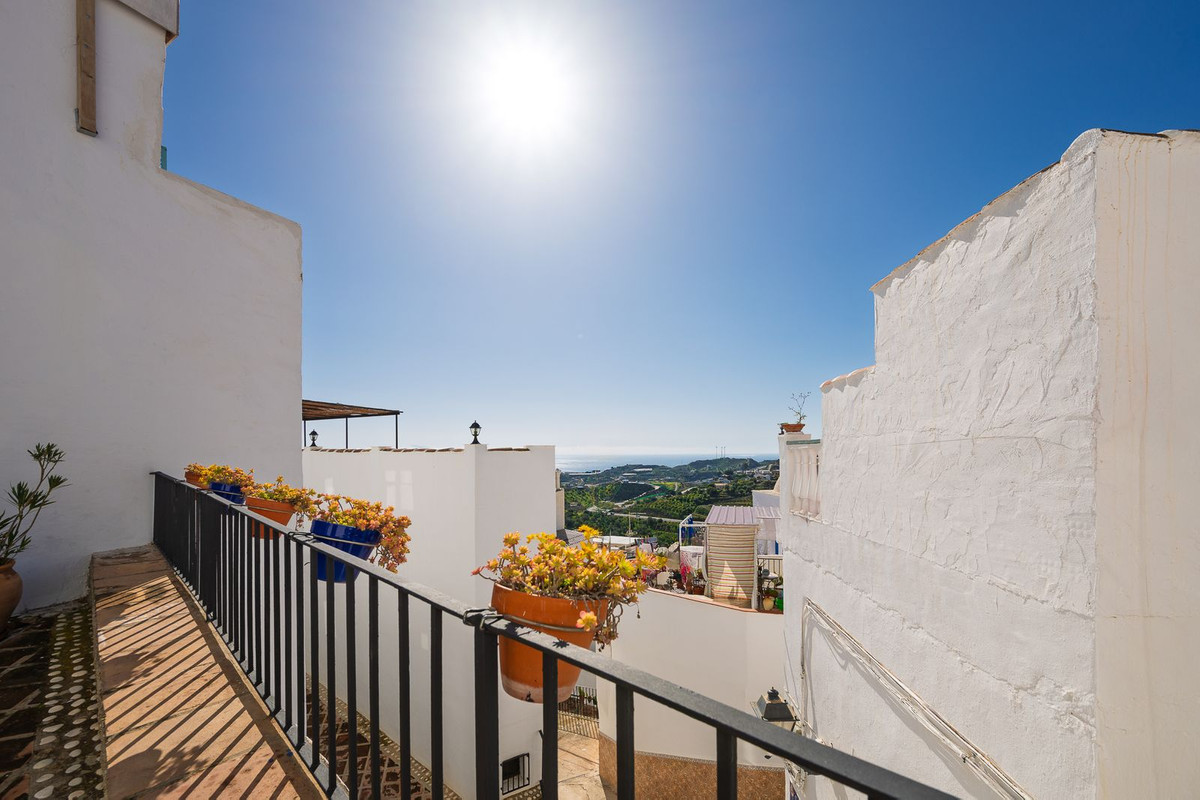 Huis te koop in Torrox | 5 slaapkamers H5138659