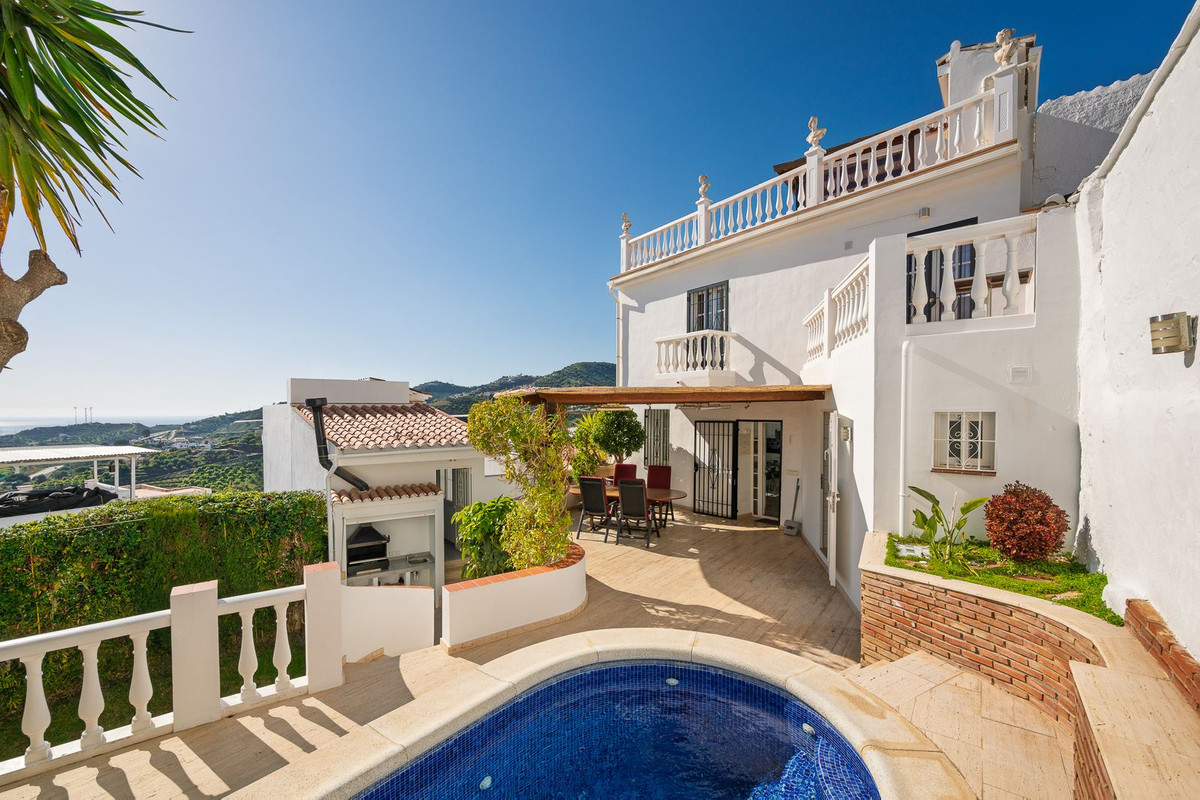 Huis te koop in Torrox | 5 slaapkamers H5138659