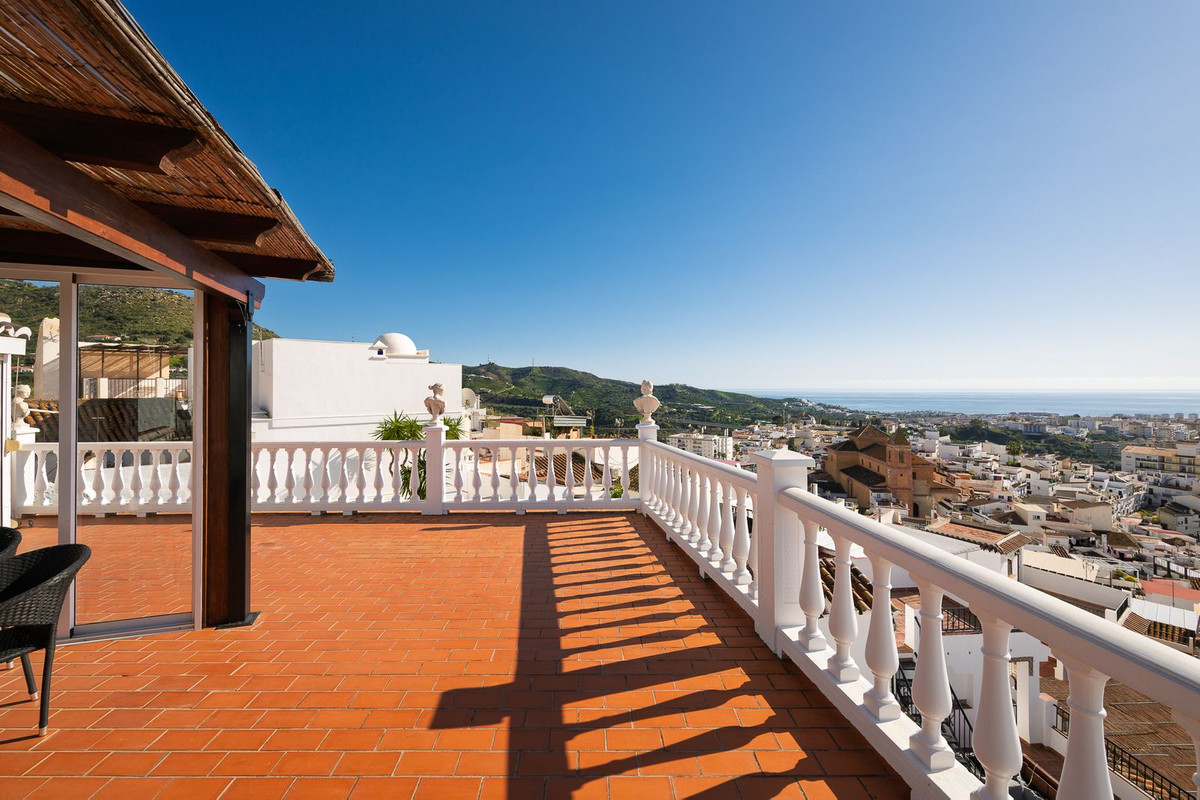 Huis te koop in Torrox | 5 slaapkamers H5138659