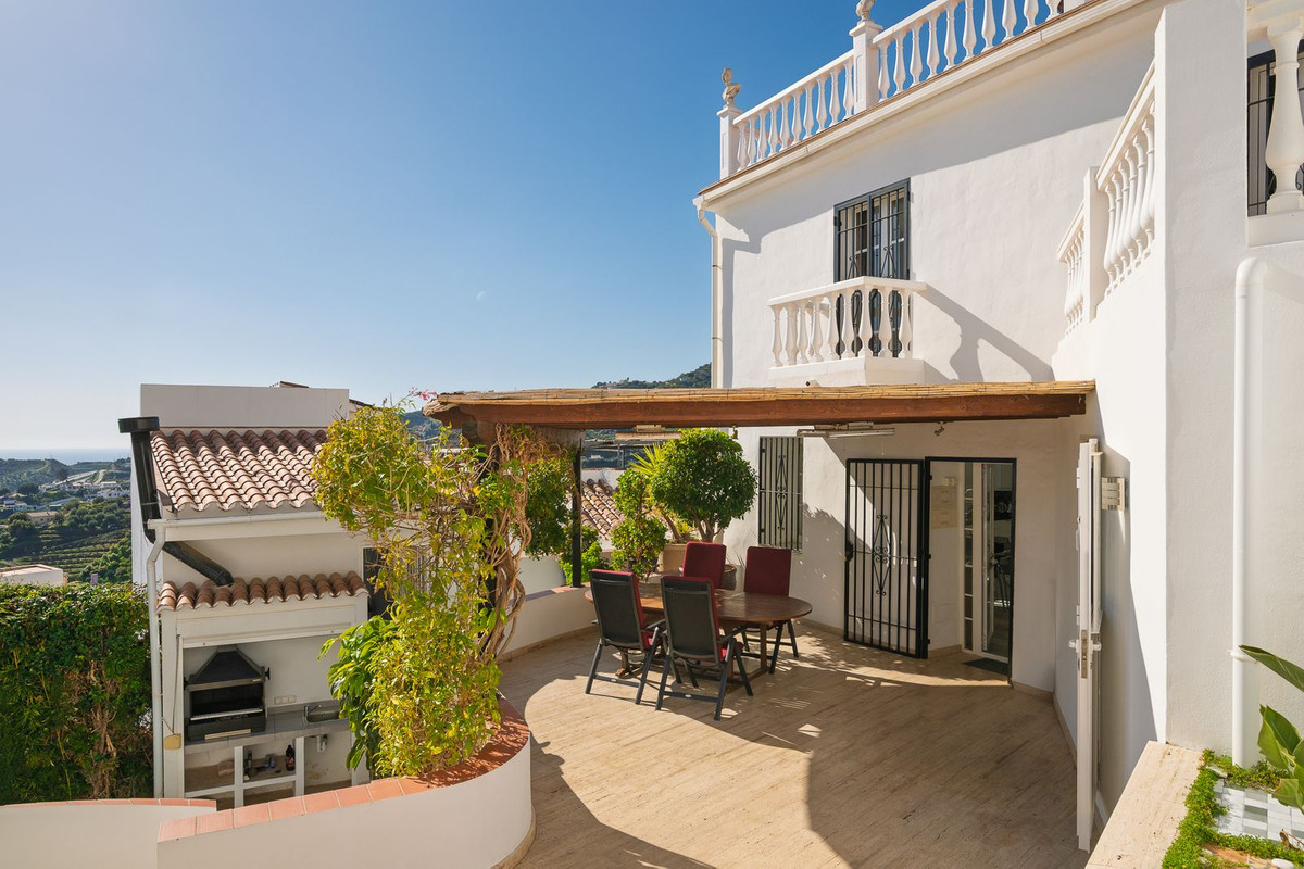 Huis te koop in Torrox | 5 slaapkamers H5138659