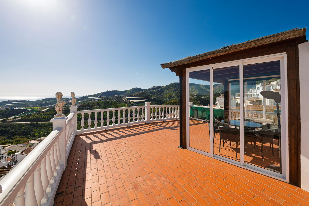Huis te koop in Torrox | 5 slaapkamers H5138659