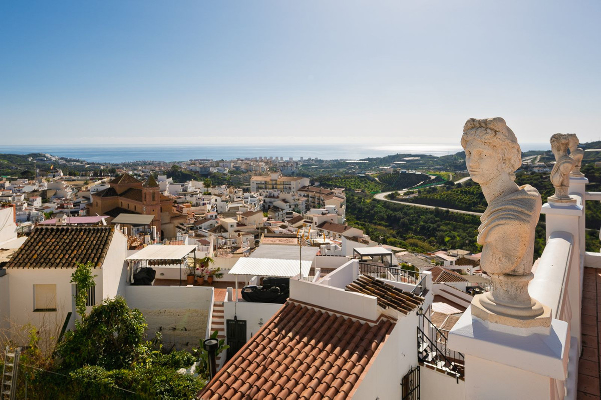 Huis te koop in Torrox | 5 slaapkamers H5138659