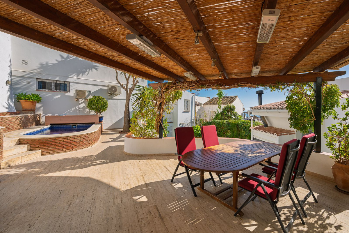 Huis te koop in Torrox | 5 slaapkamers H5138659