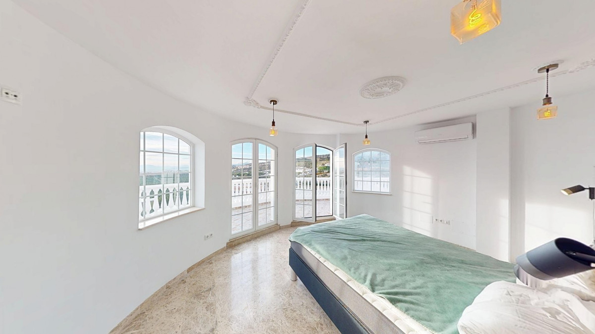 Vrijstaande Villa te koop in Torrox | 4 slaapkamers H5299027