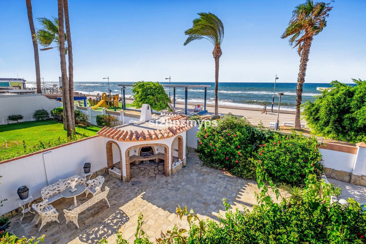 Vrijstaande Villa te koop in Torrox | 5 slaapkamers H5343850