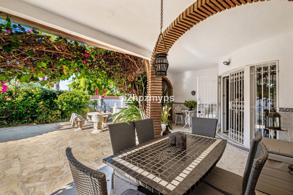 Vrijstaande Villa te koop in Torrox | 5 slaapkamers H5343850