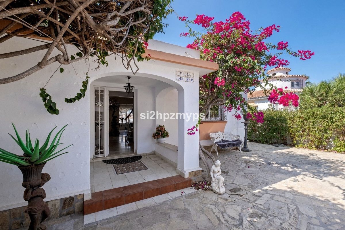 Vrijstaande Villa te koop in Torrox | 5 slaapkamers H5343850