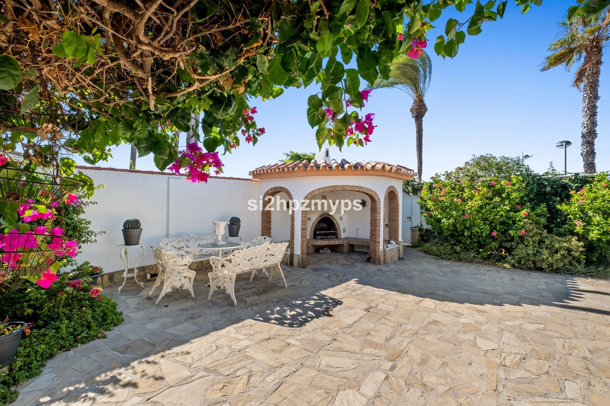 Vrijstaande Villa te koop in Torrox | 5 slaapkamers H5343850