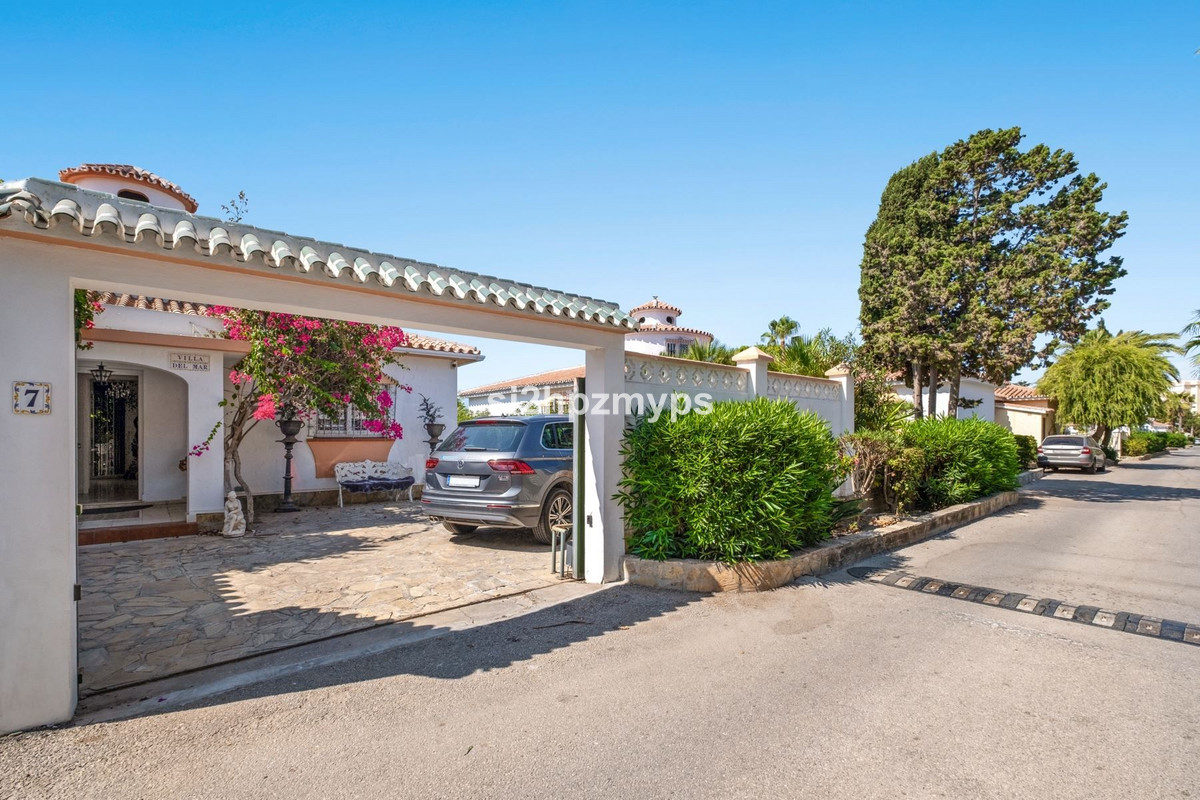 Vrijstaande Villa te koop in Torrox | 5 slaapkamers H5343850