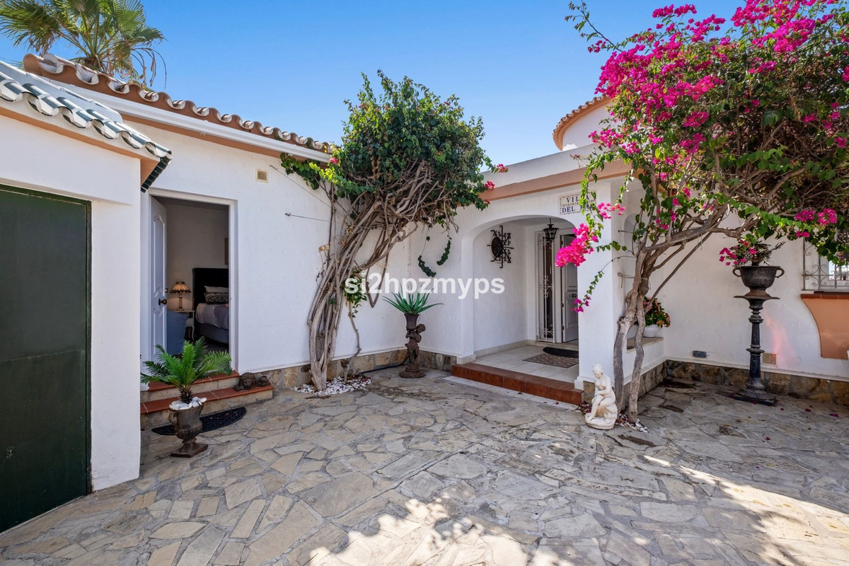Vrijstaande Villa te koop in Torrox | 5 slaapkamers H5343850