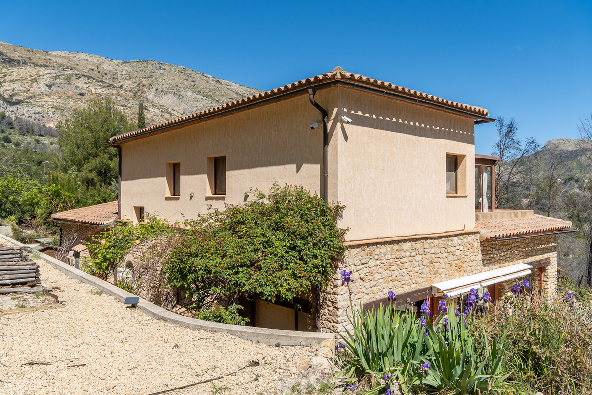 Property main view 40