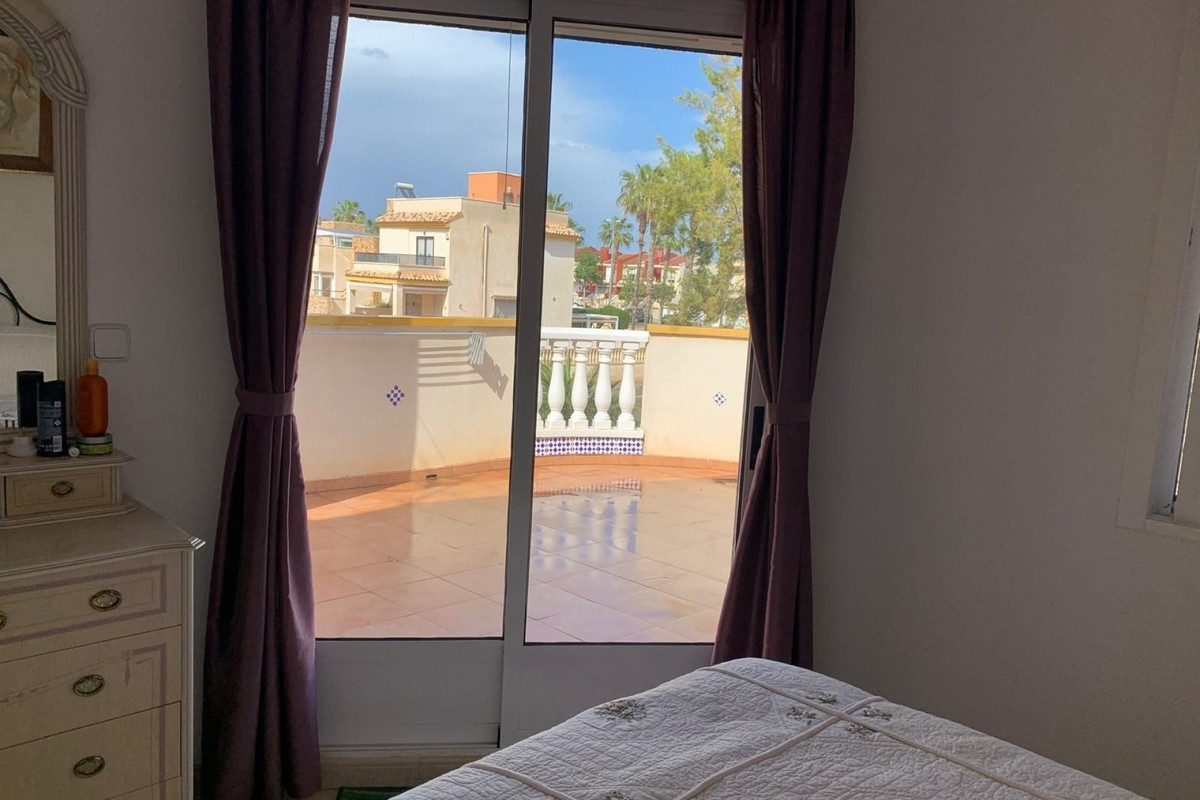 Huis te koop in Urbanización El Raso | 3 slaapkamers H5016631