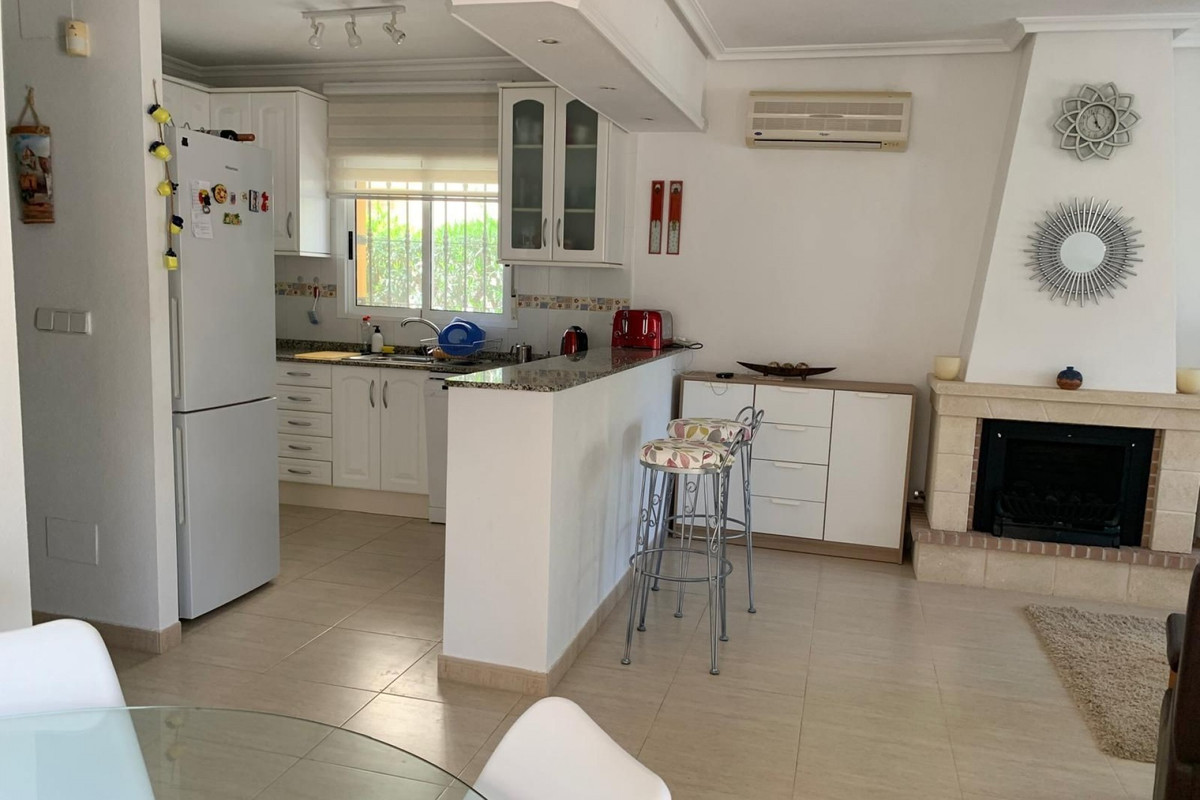 Huis te koop in Urbanización El Raso | 3 slaapkamers H5016631