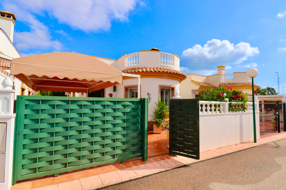 Huis te koop in Urbanización El Raso | 2 slaapkamers H5251567