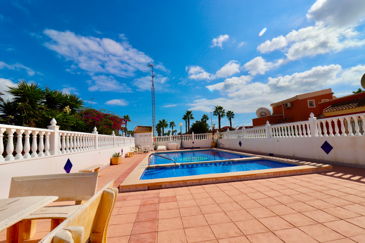 Huis te koop in Urbanización El Raso | 2 slaapkamers H5251567