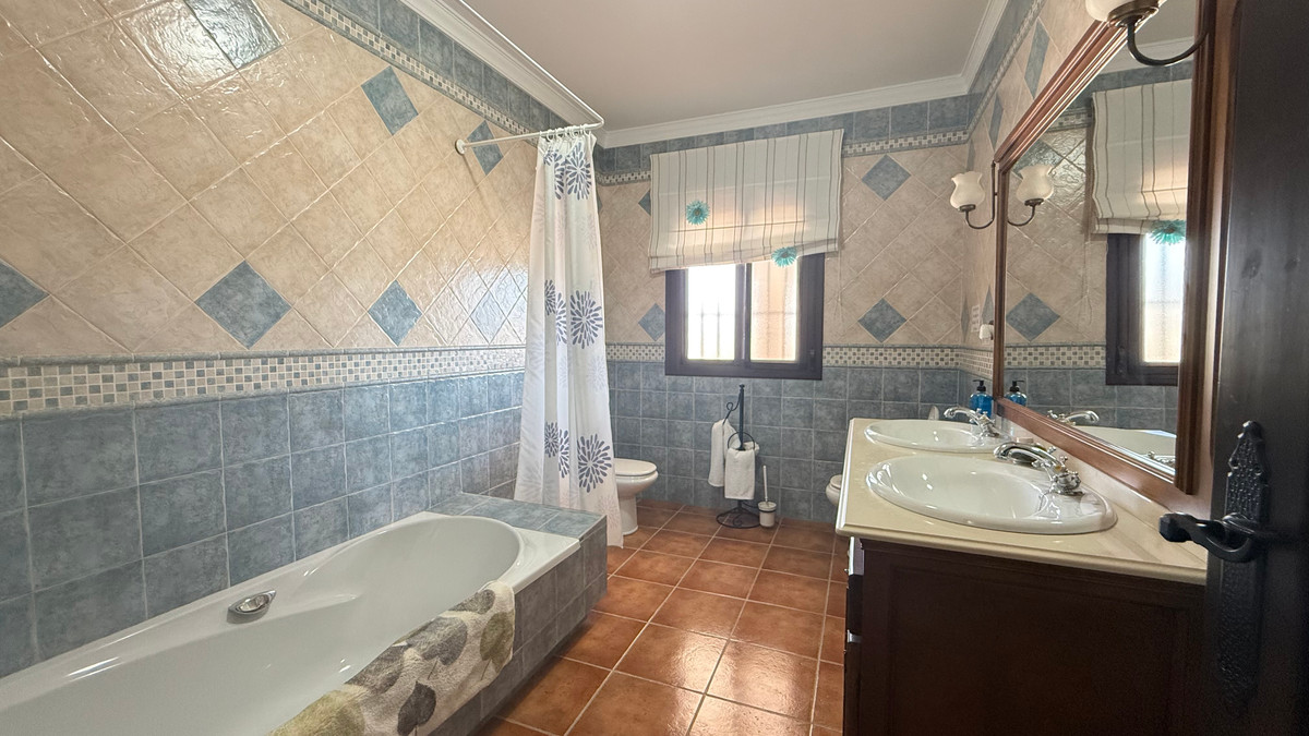 Huis te koop in Valle de Abdalajis | 4 slaapkamers H5141206