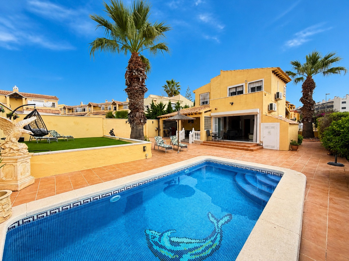 Huis te koop in Villamartin | 4 slaapkamers H5525179
