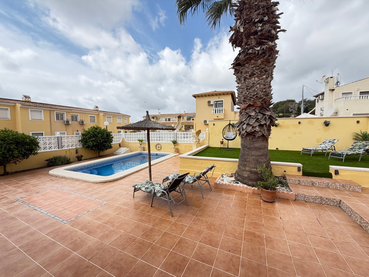 Huis te koop in Villamartin | 4 slaapkamers H5525179
