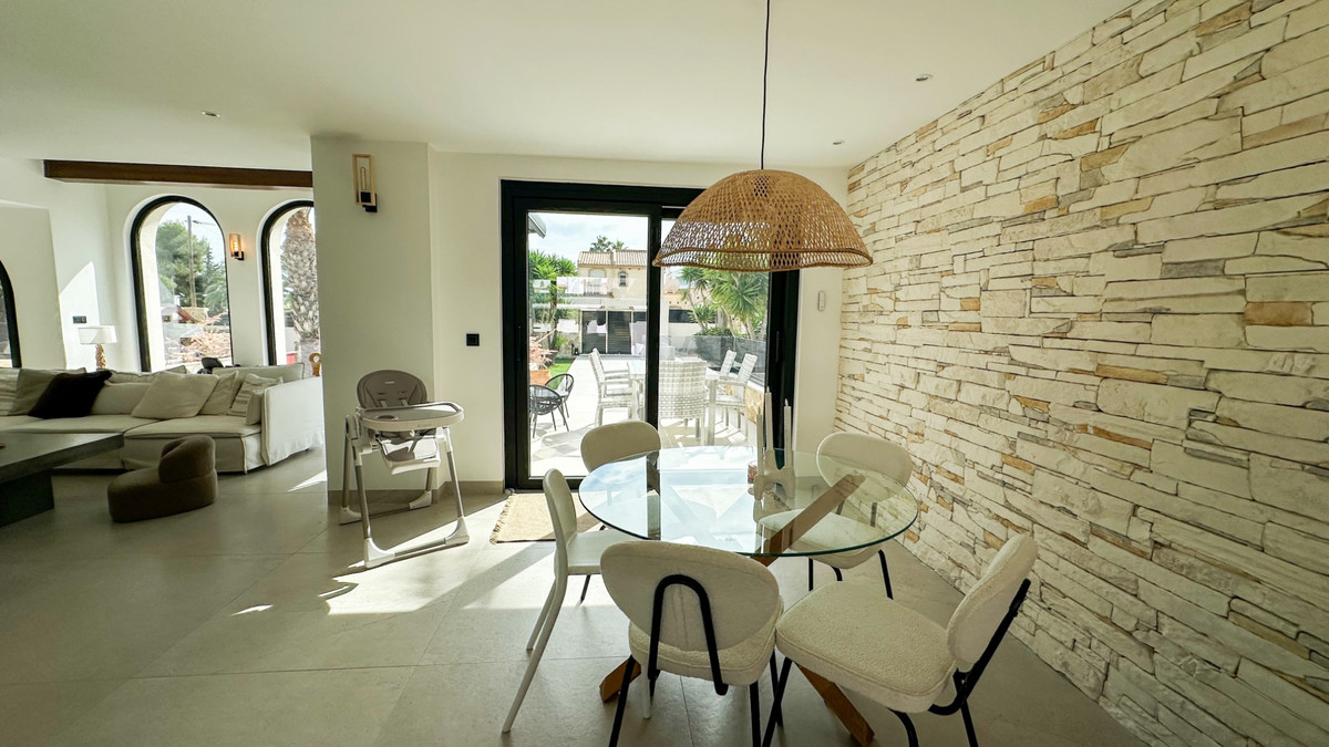 Huis te koop in Villamartin | 3 slaapkamers H5527216