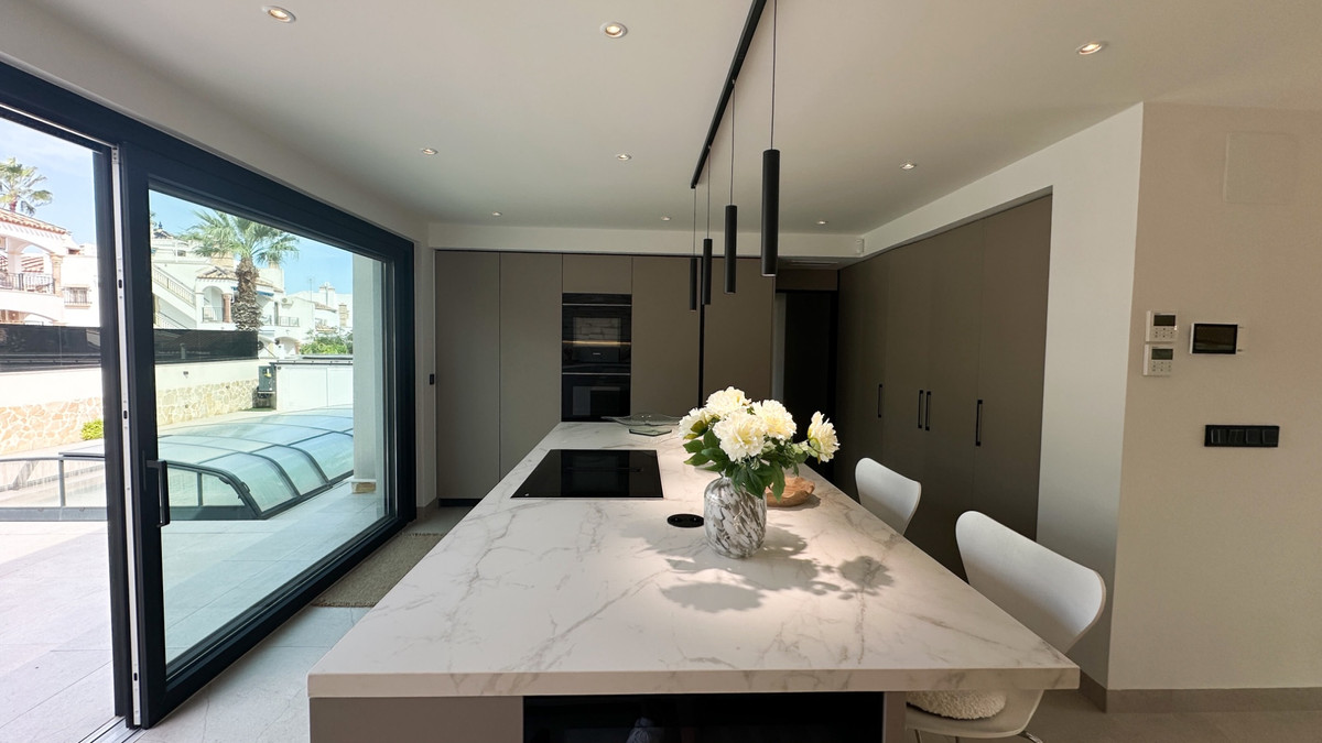 Huis te koop in Villamartin | 3 slaapkamers H5527216
