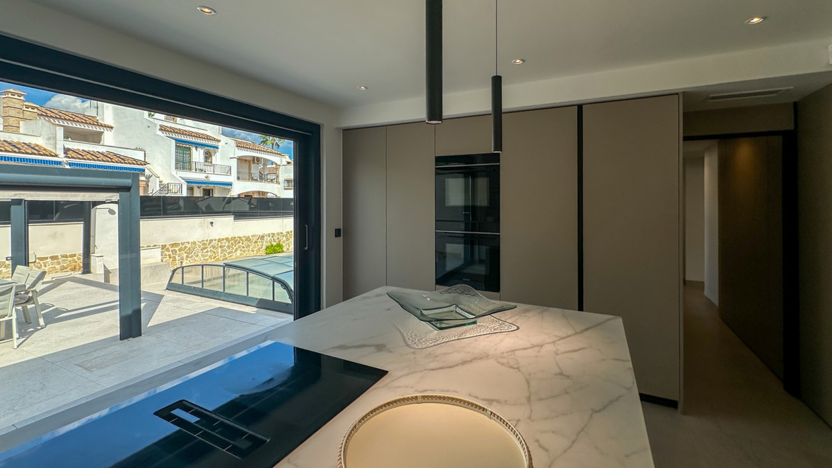Huis te koop in Villamartin | 3 slaapkamers H5527216