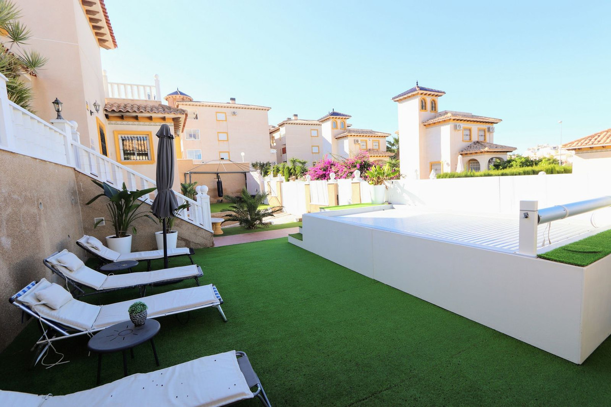 Huis te koop in Villamartin | 4 slaapkamers H5527726