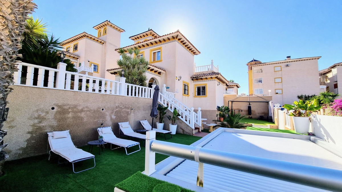 Huis te koop in Villamartin | 4 slaapkamers H5527726