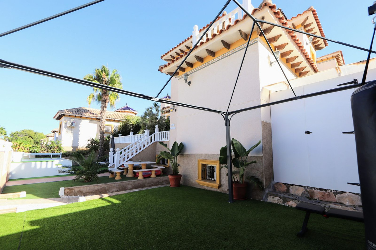 Huis te koop in Villamartin | 4 slaapkamers H5527726