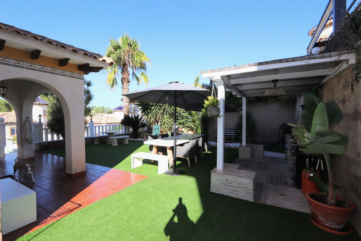 Huis te koop in Villamartin | 4 slaapkamers H5527726