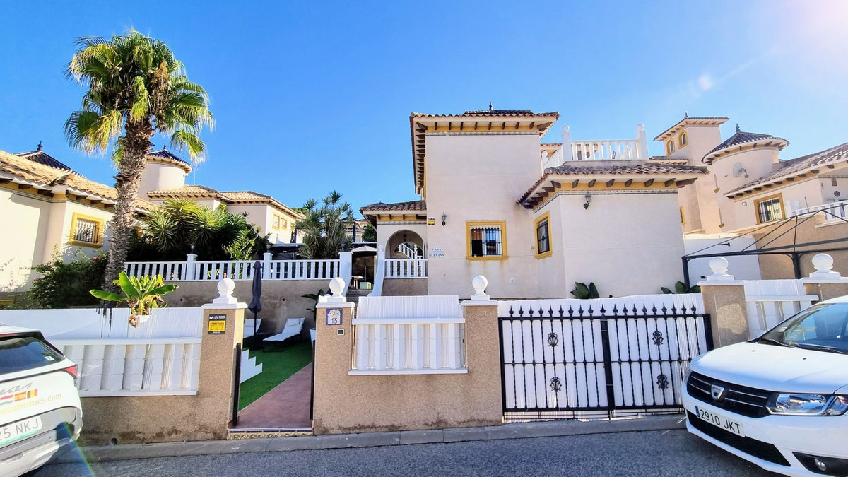 Huis te koop in Villamartin | 4 slaapkamers H5527726