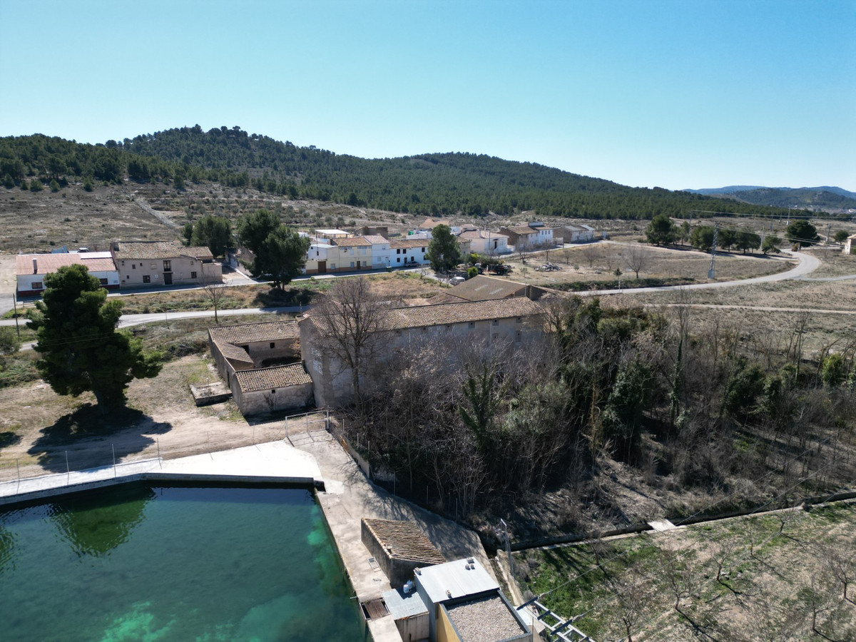 Finca - Cortijo te koop in Villena | 20 slaapkamers H4392457