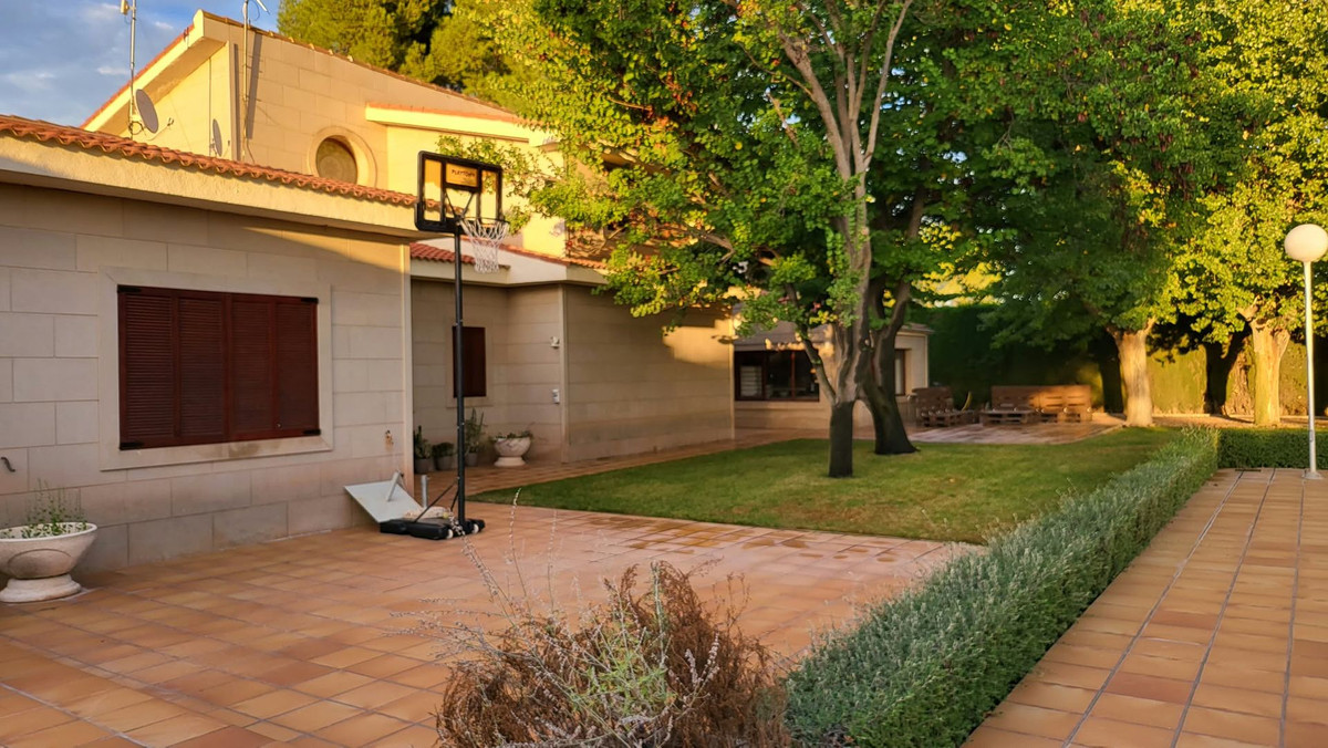 Huis te koop in Villena | 5 slaapkamers H5528785