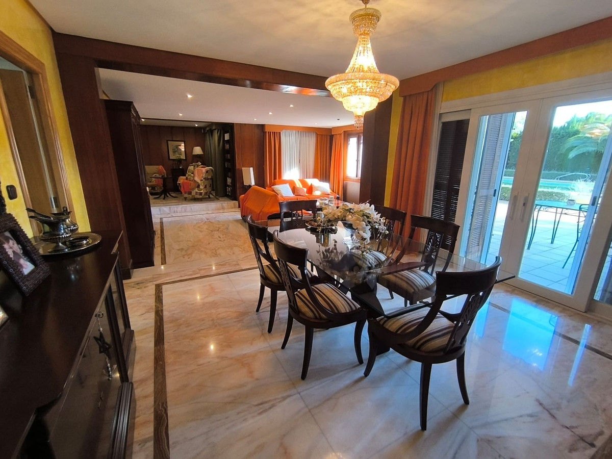 Huis te koop in Villena | 5 slaapkamers H5528785