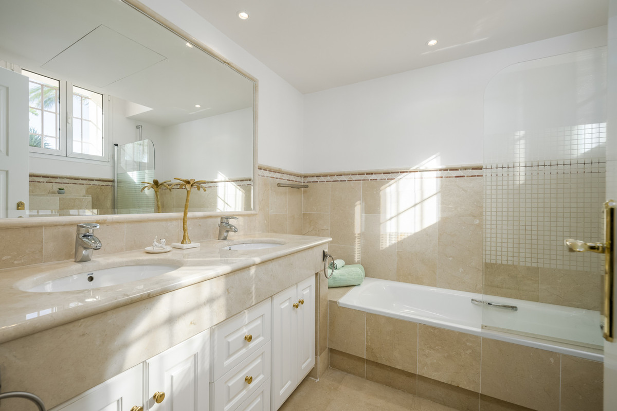 Huis te koop in Altos de los Monteros | 6 slaapkamers H5135635