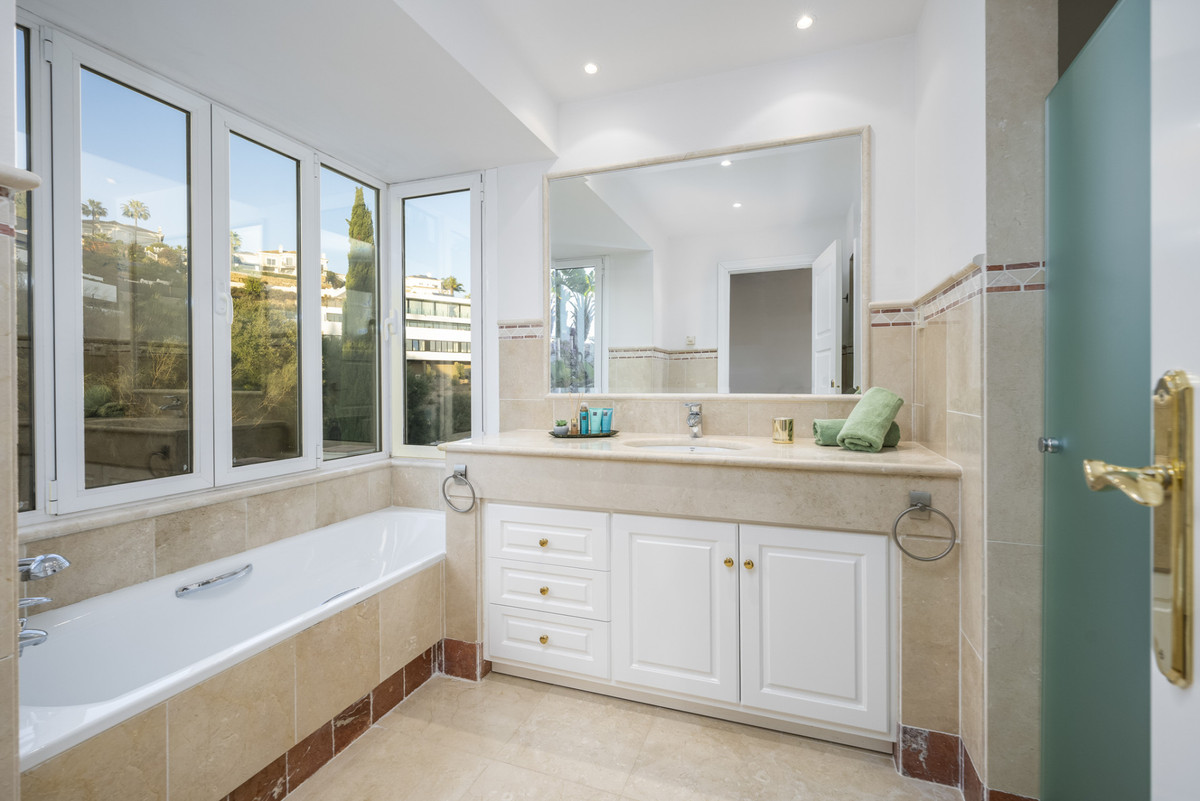 Huis te koop in Altos de los Monteros | 6 slaapkamers H5135635
