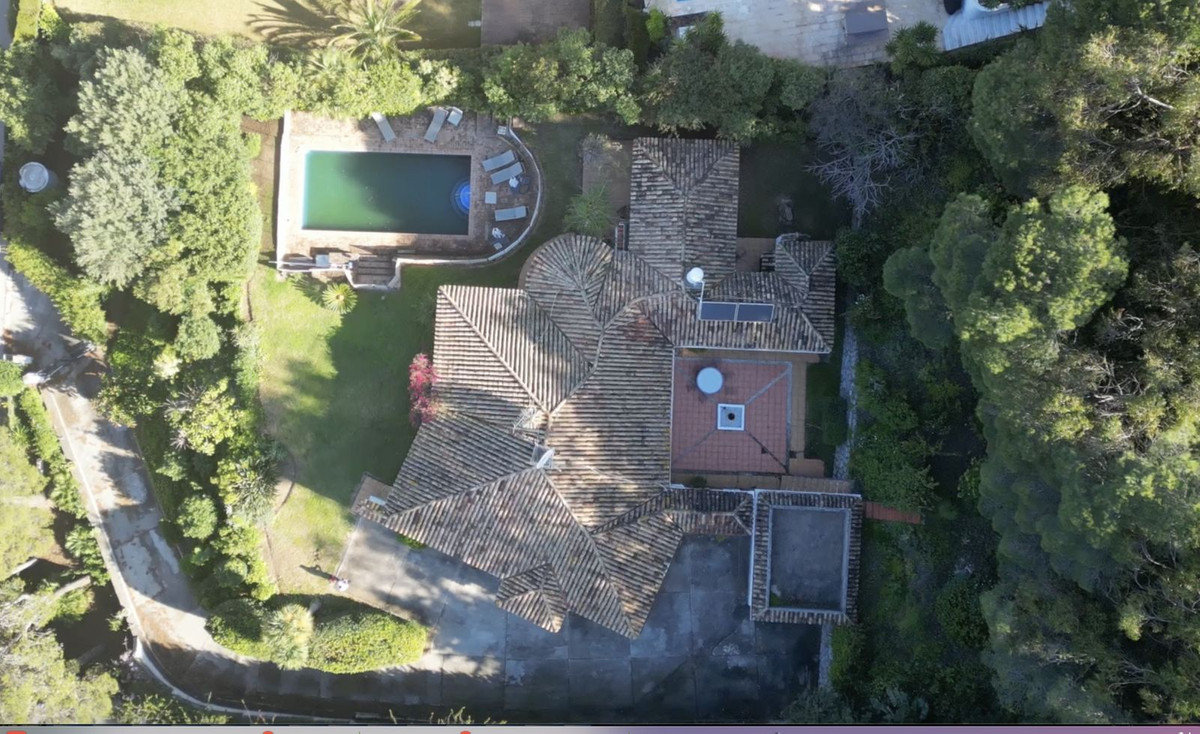 Grond met Ruin in El Paraiso-1