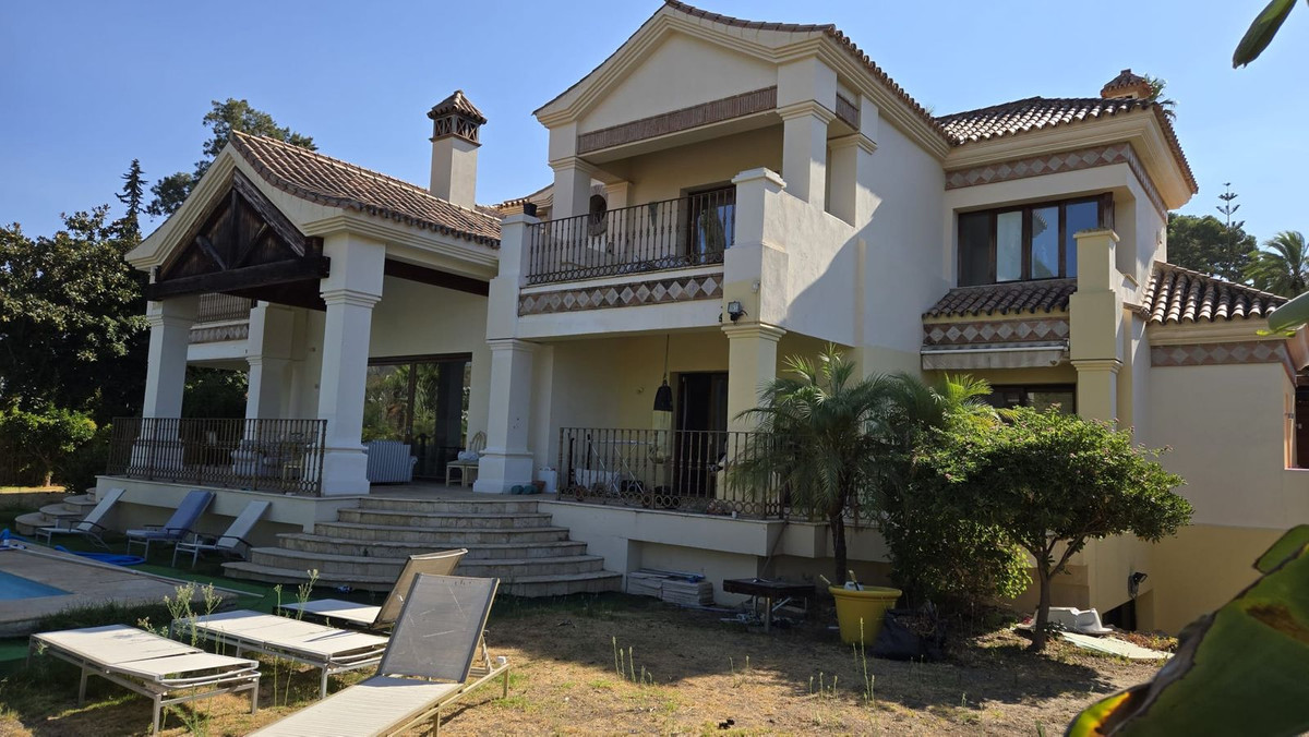 Huis te koop in El Paraiso | 6 slaapkamers H5145913