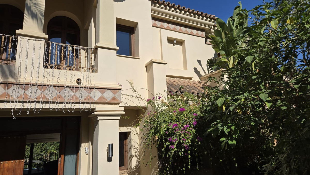 Huis te koop in El Paraiso | 6 slaapkamers H5145913