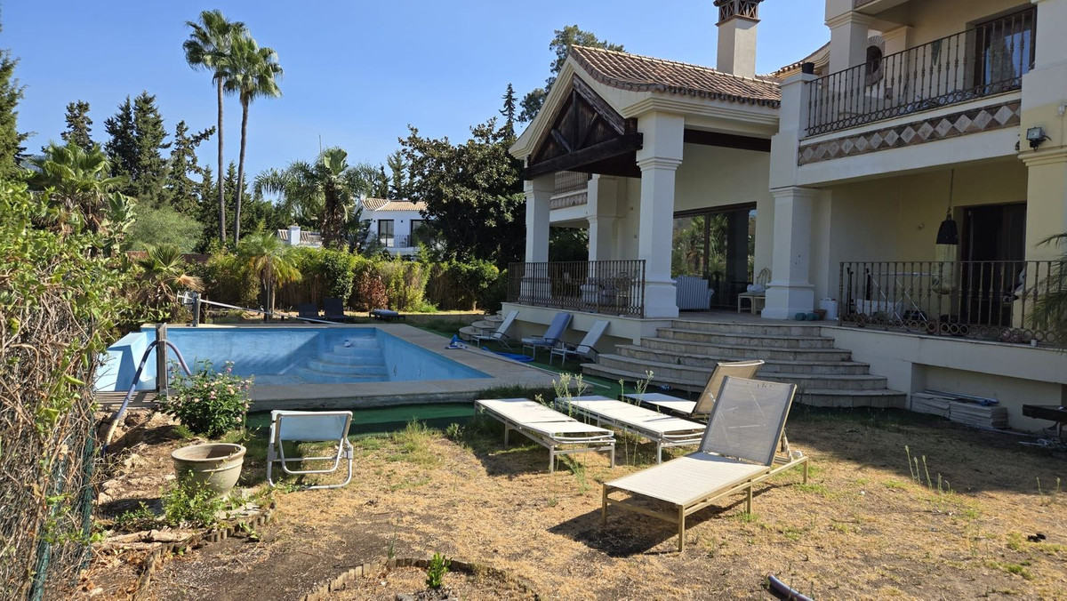 Huis te koop in El Paraiso | 6 slaapkamers H5145913