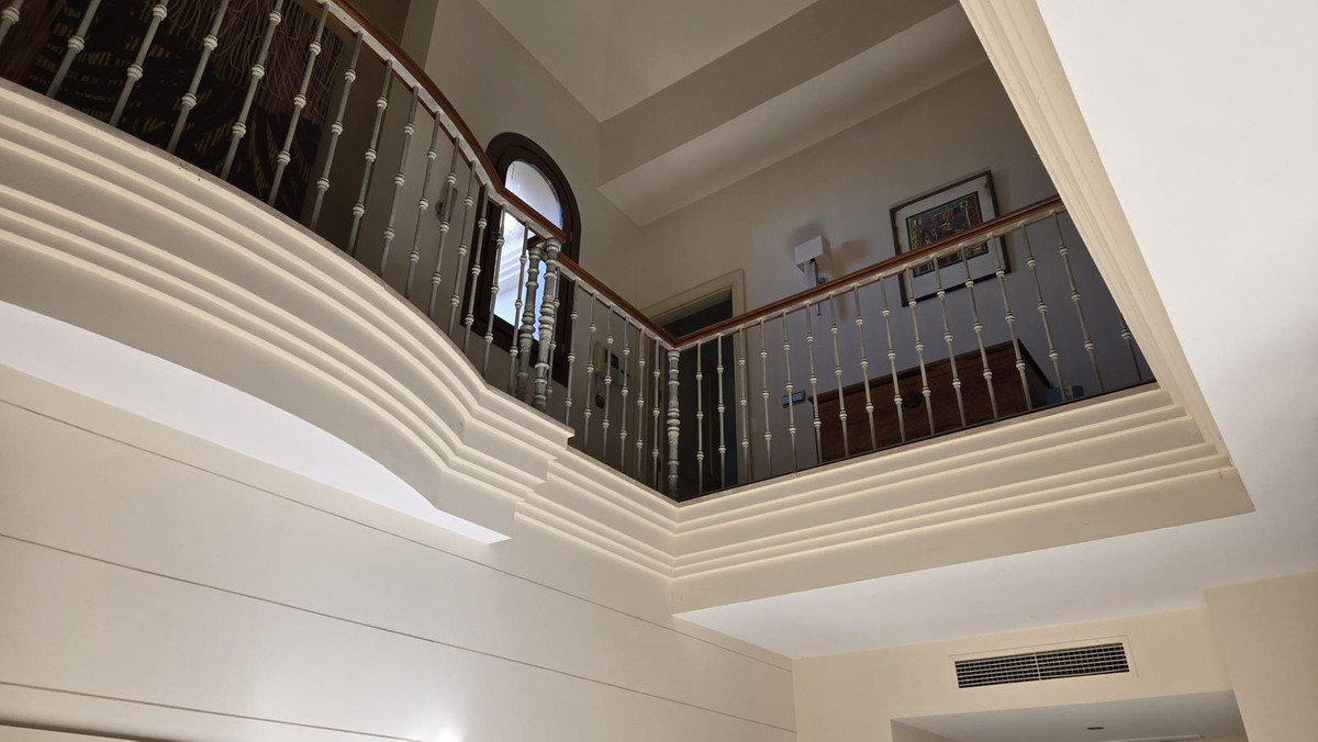 Huis te koop in El Paraiso | 6 slaapkamers H5145913