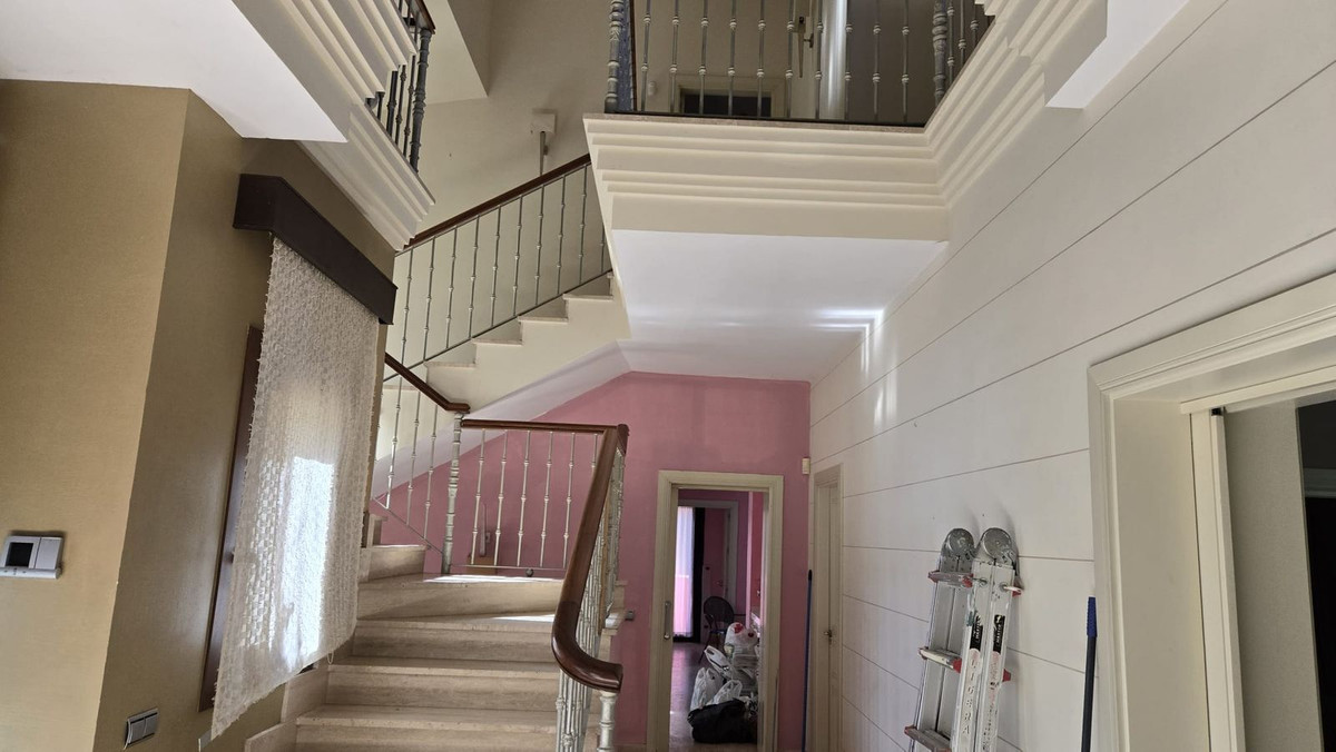 Huis te koop in El Paraiso | 6 slaapkamers H5145913