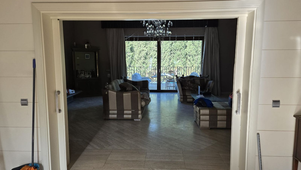 Huis te koop in El Paraiso | 6 slaapkamers H5145913