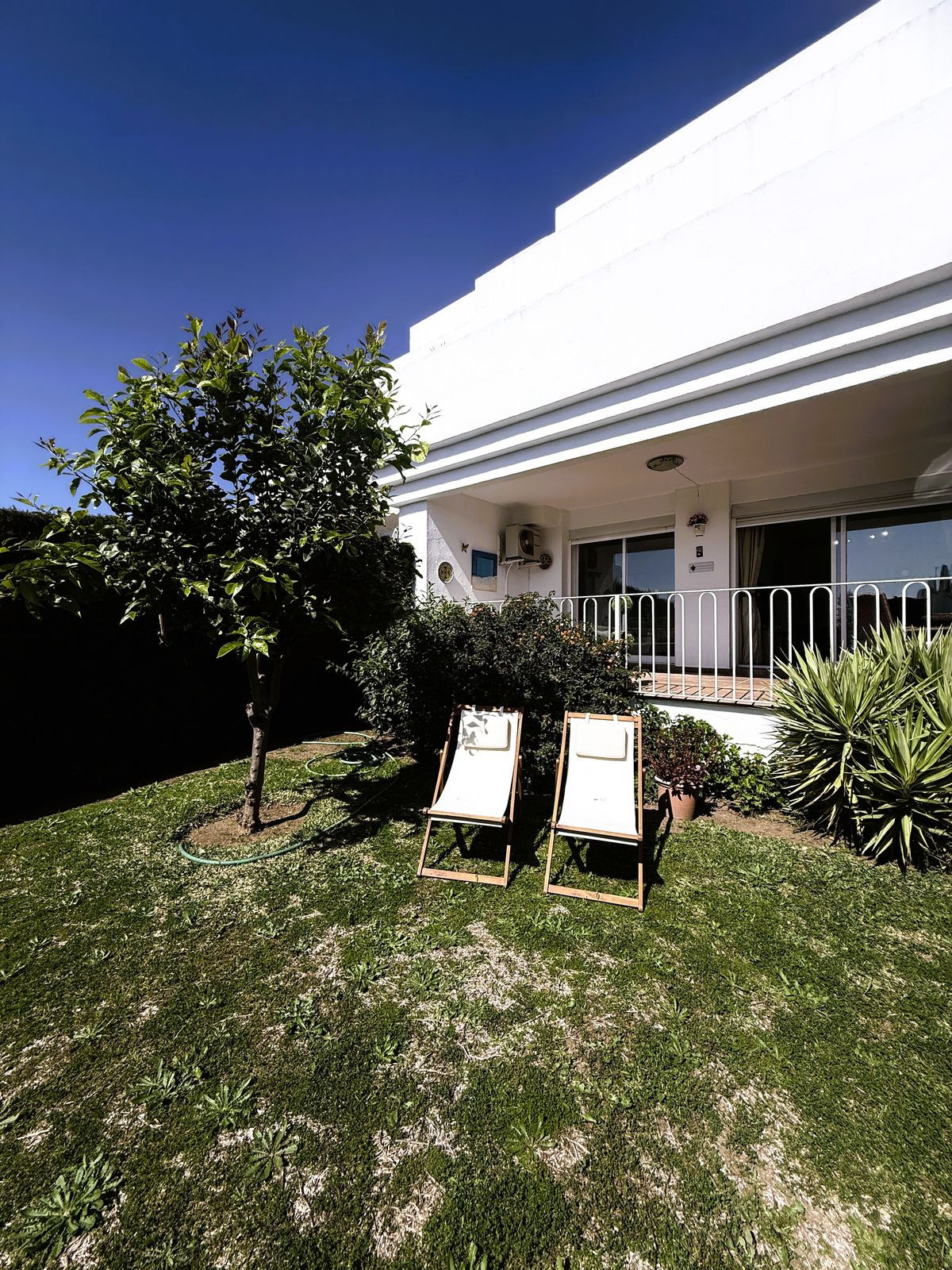 Percelen te koop in El Paraiso | 2 slaapkamers H5396575