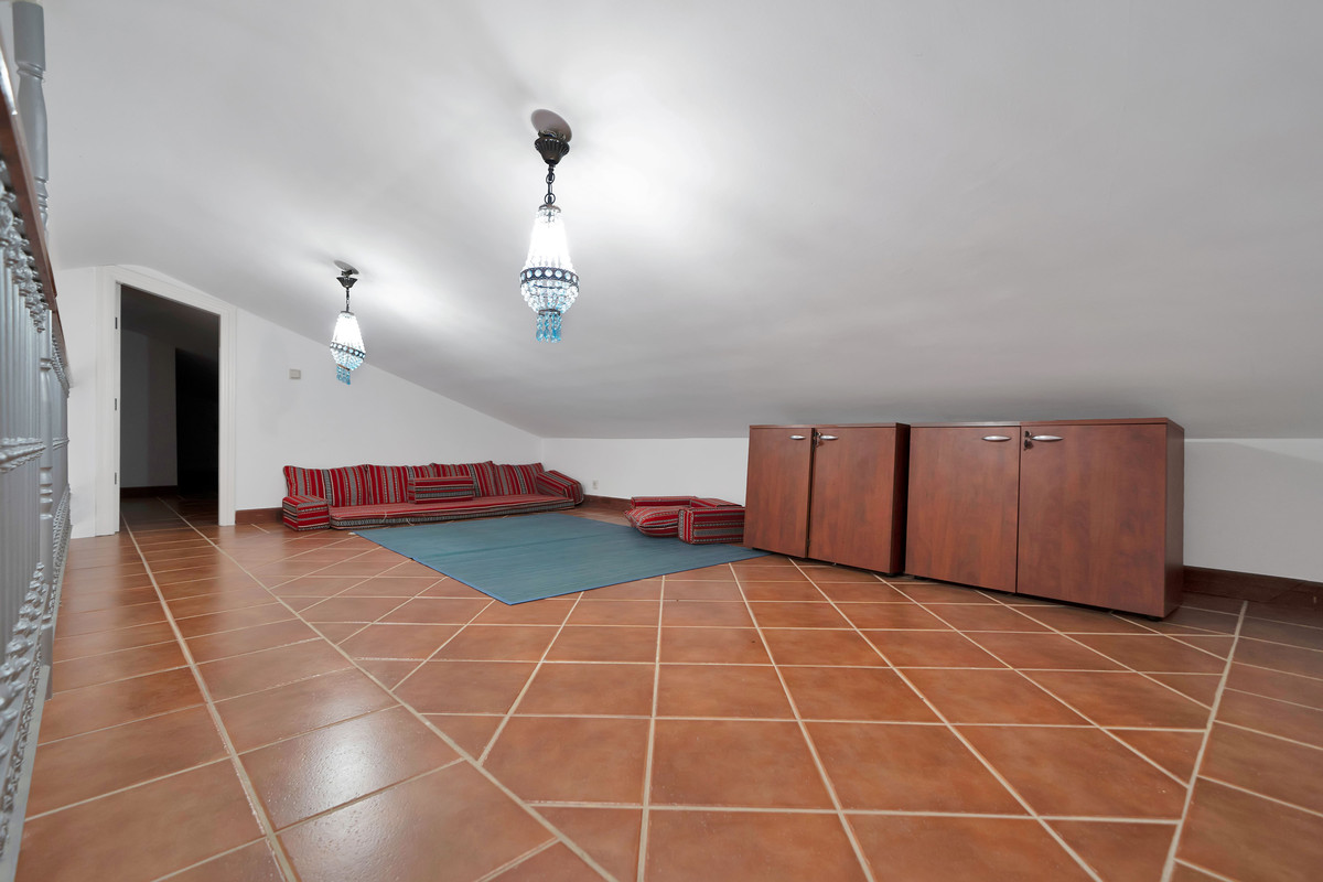 Percelen te koop in Estepona | 4 slaapkamers H5135599