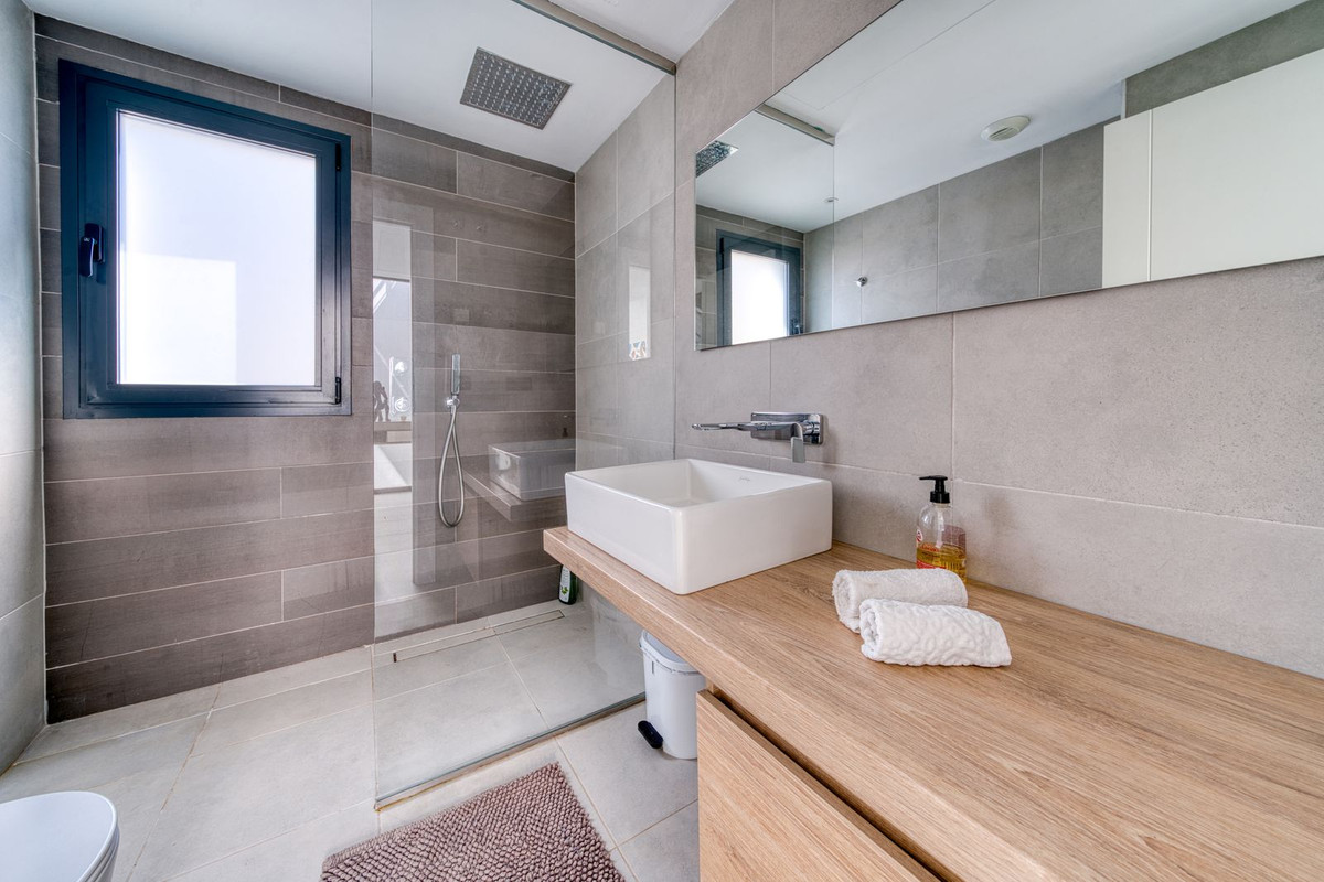 Huis te koop in Estepona | 4 slaapkamers H5140828