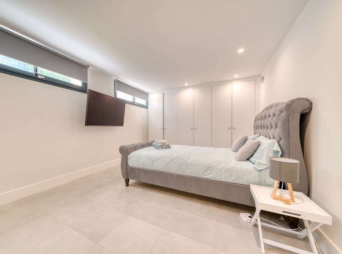 Huis te koop in Estepona | 4 slaapkamers H5140828