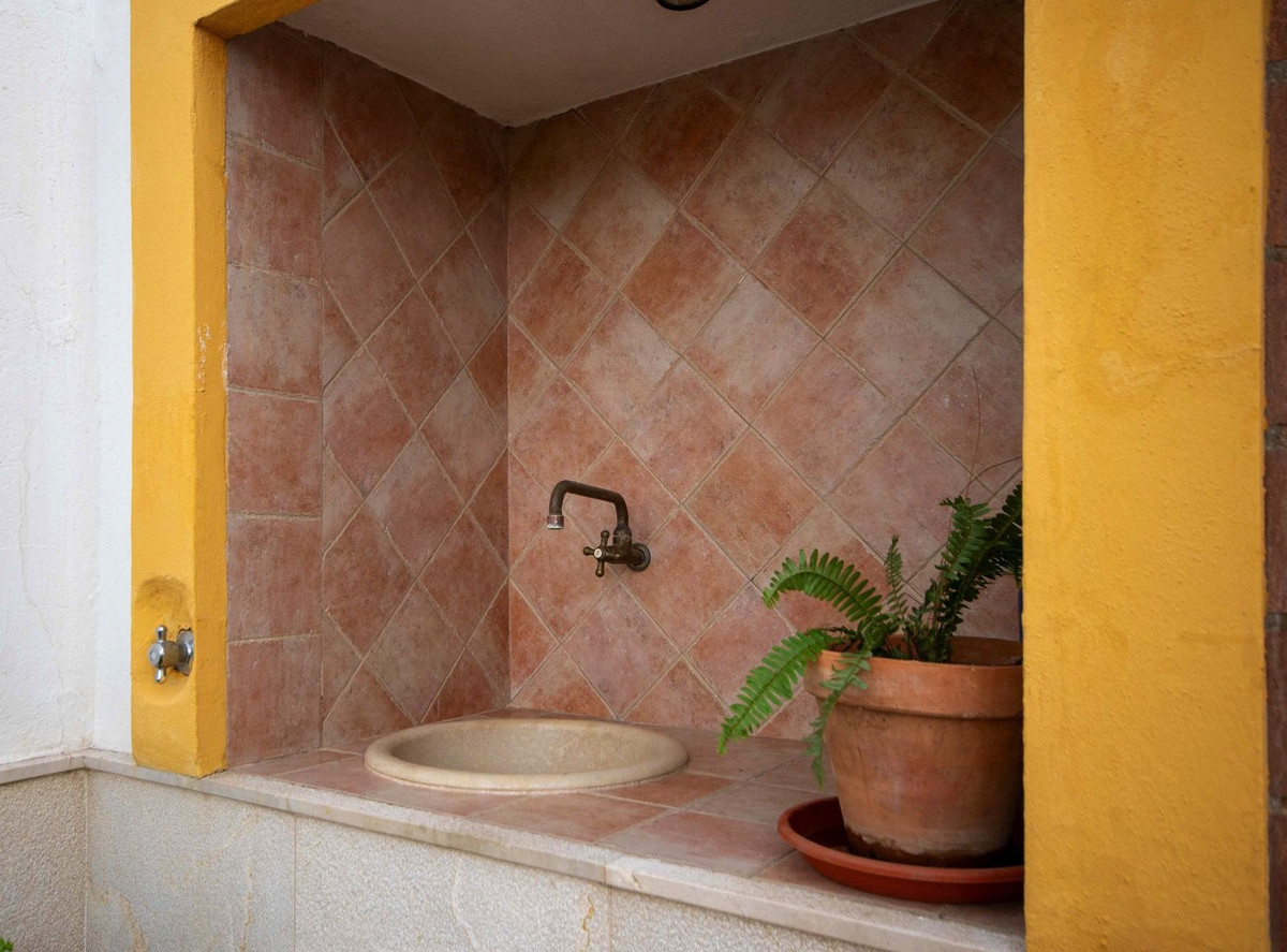 Grond te koop in Estepona | 4 slaapkamers H5423953