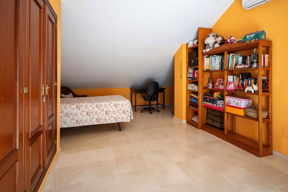 Grond te koop in Estepona | 4 slaapkamers H5423953
