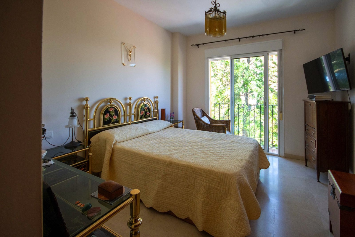 Grond te koop in Estepona | 4 slaapkamers H5423953