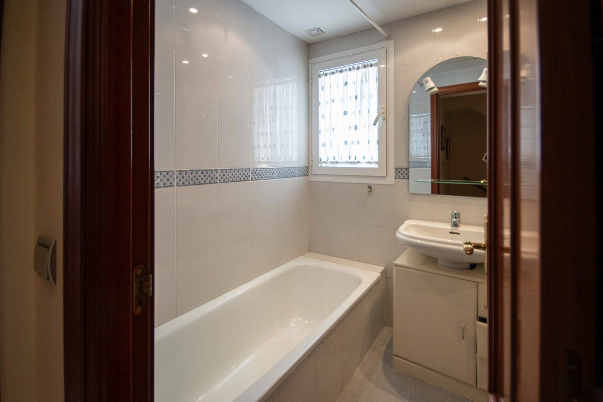 Grond te koop in Estepona | 4 slaapkamers H5423953